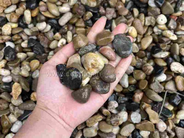 ��Ȼ��ɫ����ʯ